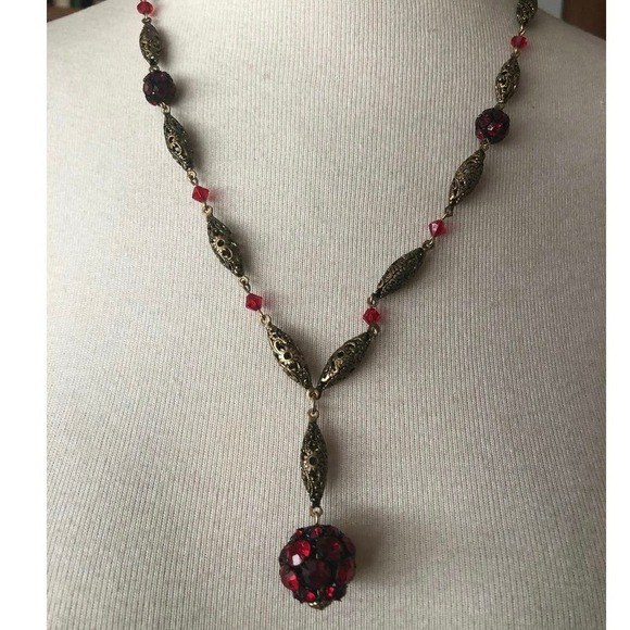 1950s Vintage Brass FILIGREE and RED glass rhinestones - Picture 5 of 6